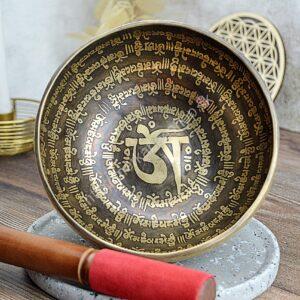Ručne tepaná gravírovaná Tibetská spievajúca miska OM MANI PAD ME HUM 17,5cm + gong a vankúšik