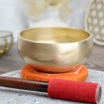 Ručne tepaná Tibetská spievajúca miska 10,5cm + gong a vankúšik