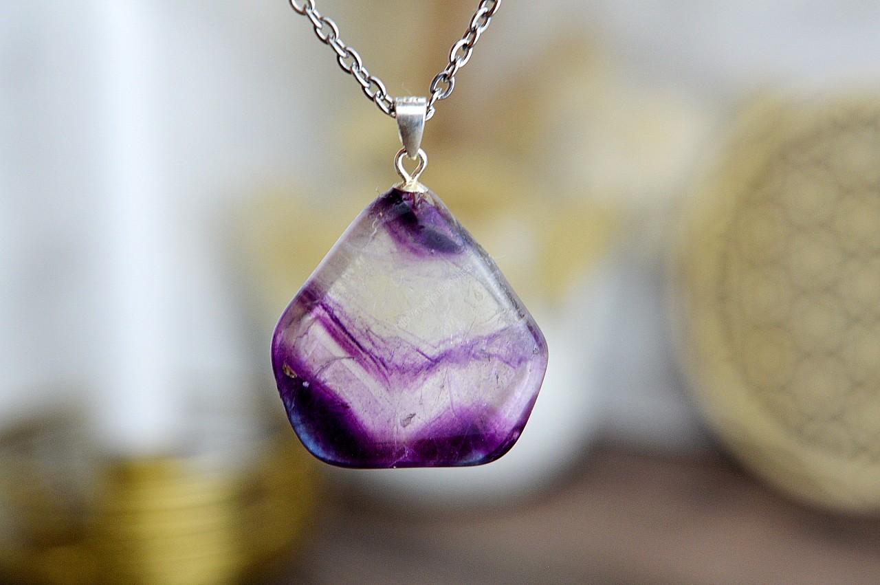 Prívesok FLUORIT DÚHOVÝ #1 Ag925 – Jasná myseľ, Sústredenie, Božskosť, Duchovný vývoj, Intuícia