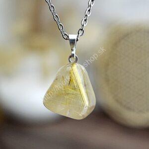 prívesok SAGENIT/ RUTIL V KRIŠTÁLI #6 + kožka – Urýchlenie manifestácie, Ochrana, Intuícia, Pokoj