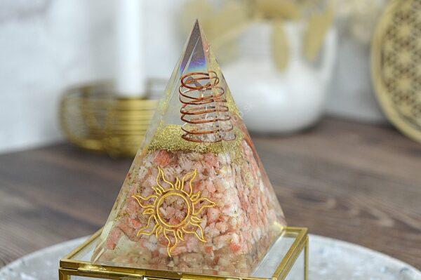 Orgonitová pyramída/ žiarič SLNEČNÝ KAMEŇ s medenou špirálou, obeliskom a Slnkom - Image 2