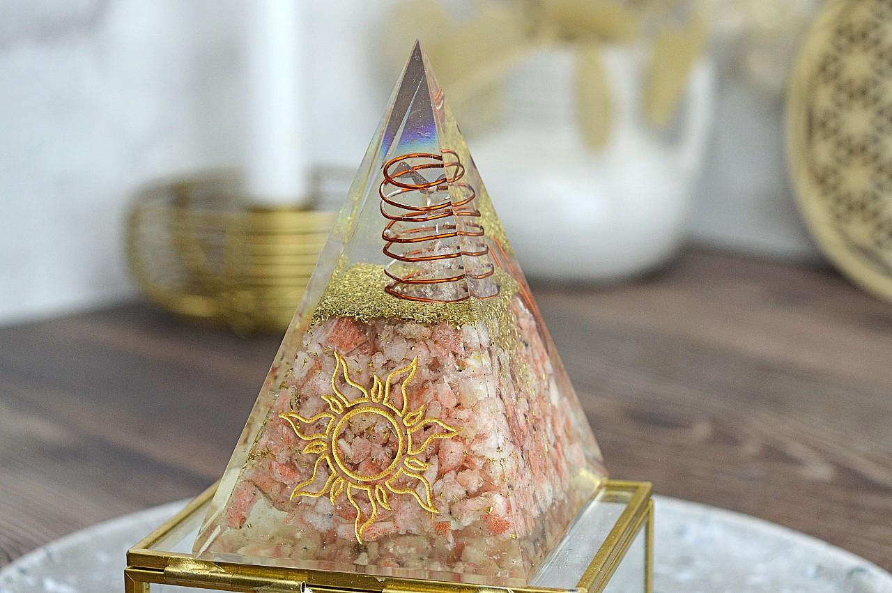 Orgonitová pyramída/ žiarič SLNEČNÝ KAMEŇ s medenou špirálou, obeliskom a Slnkom