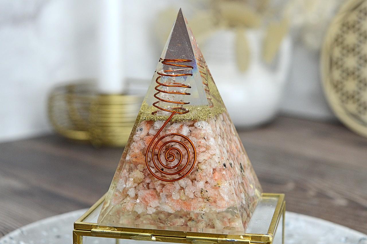 Orgonitová pyramída/ žiarič SLNEČNÝ KAMEŇ s medenou špirálou, obeliskom a Slnkom