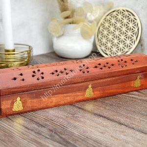 Stojan na vonné tyčinky a kužele Truhlička z mangového dreva BUDHA