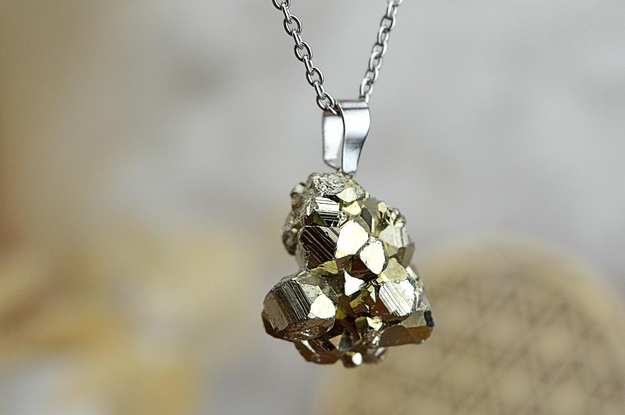 prívesok PYRIT Drúzička #5 + kožka - Hojnosť, Šťastie, Ochrana, Manifestácia