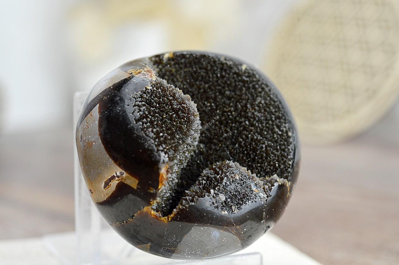 Geóda dračie vajce SEPTÁRIA #20 Odvaha, Sebaistota, Hojnosť, Ochrana, Premena, Uzemnenie, Solar plexus