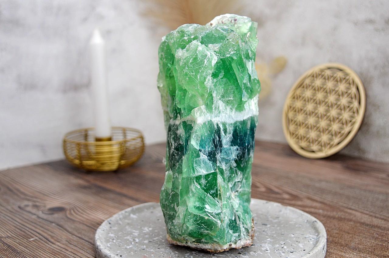 Surový Dúhový FLUORIT #1 -2,77kg- Sústredenie, Pamäť, Intuícia, Ochrana, Božskosť, Dosiahnutie cieľov – Obrázok 3