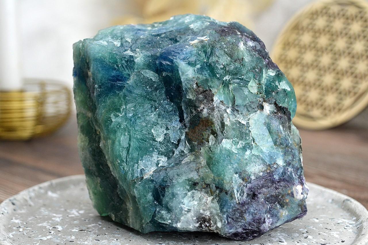 Surový Dúhový FLUORIT #4 - 1,3kg - Sústredenie, Pamäť, Intuícia, Ochrana, Božskosť, Dosiahnutie cieľov – Obrázok 3