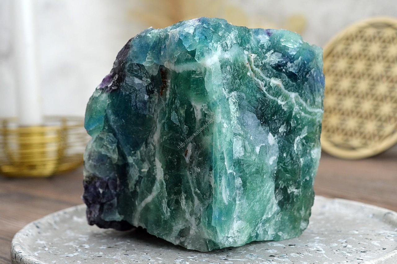 Surový Dúhový FLUORIT #4 - 1,3kg - Sústredenie, Pamäť, Intuícia, Ochrana, Božskosť, Dosiahnutie cieľov