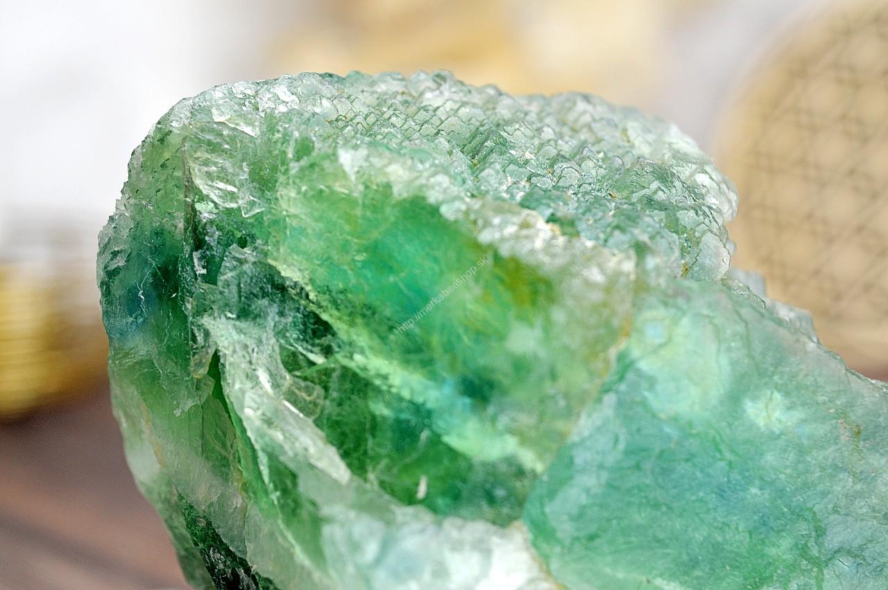 Surový Dúhový FLUORIT #2 - 1,1kg - Sústredenie, Pamäť, Intuícia, Ochrana, Božskosť, Dosiahnutie cieľov – Obrázok 4