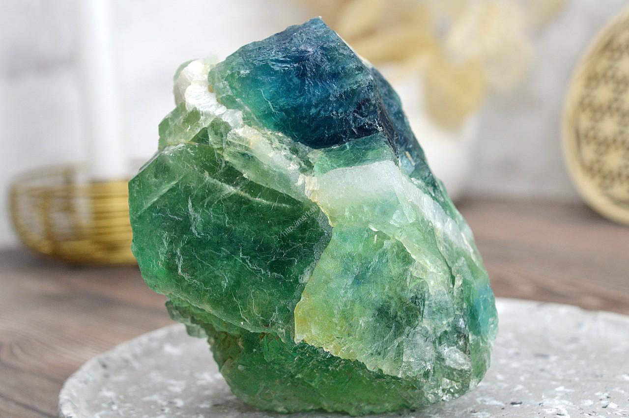 Surový Dúhový FLUORIT #2 - 1,1kg - Sústredenie, Pamäť, Intuícia, Ochrana, Božskosť, Dosiahnutie cieľov – Obrázok 3