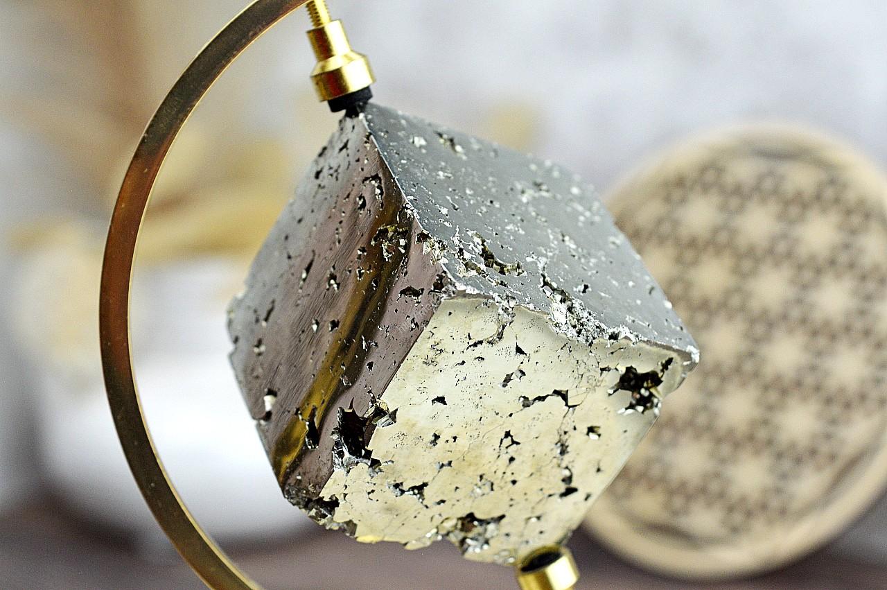 Prírodná kocka Hojnosti, Ochrany a Šťastia PYRIT #2 - 4cm - Extra kvalita – Obrázok 2