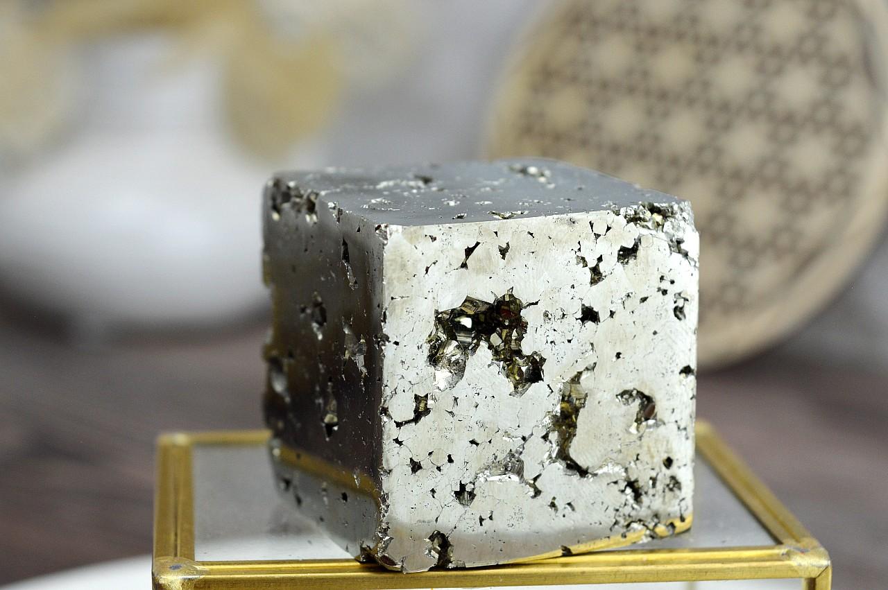 Prírodná kocka Hojnosti, Ochrany a Šťastia PYRIT #2 - 4cm - Extra kvalita – Obrázok 3