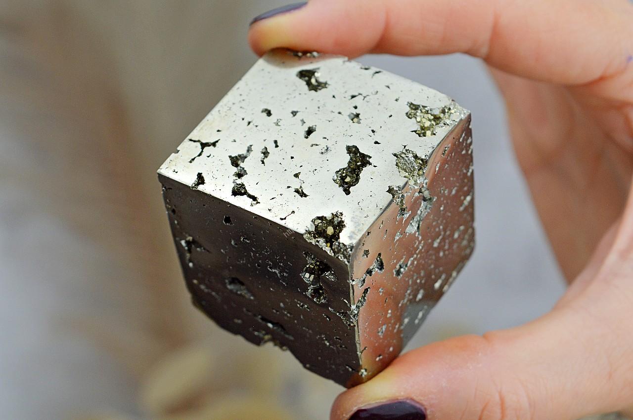 Prírodná kocka Hojnosti, Ochrany a Šťastia PYRIT #1 - 4cm - Extra kvalita