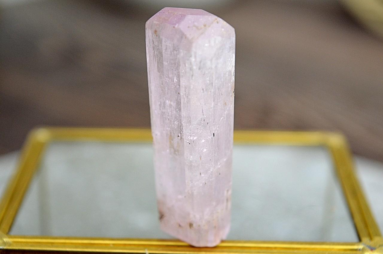 Prírodný kryštál/hrot KUNZITU #1- Bezpodmienečná Láska, Otvorenie srdca, Vysoké vibrácie, Emocionálne Liečenie, Sexualita – Obrázok 3