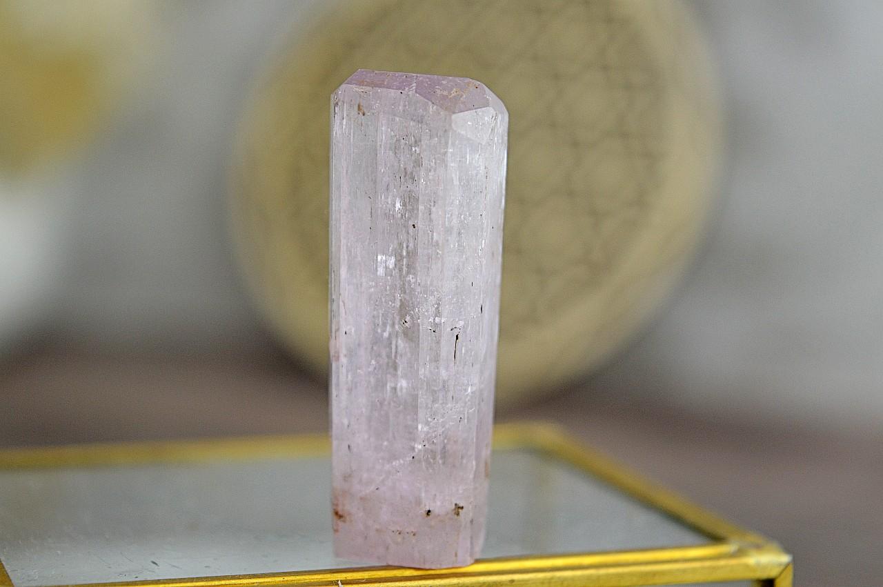Prírodný kryštál/hrot KUNZITU #1- Bezpodmienečná Láska, Otvorenie srdca, Vysoké vibrácie, Emocionálne Liečenie, Sexualita – Obrázok 2