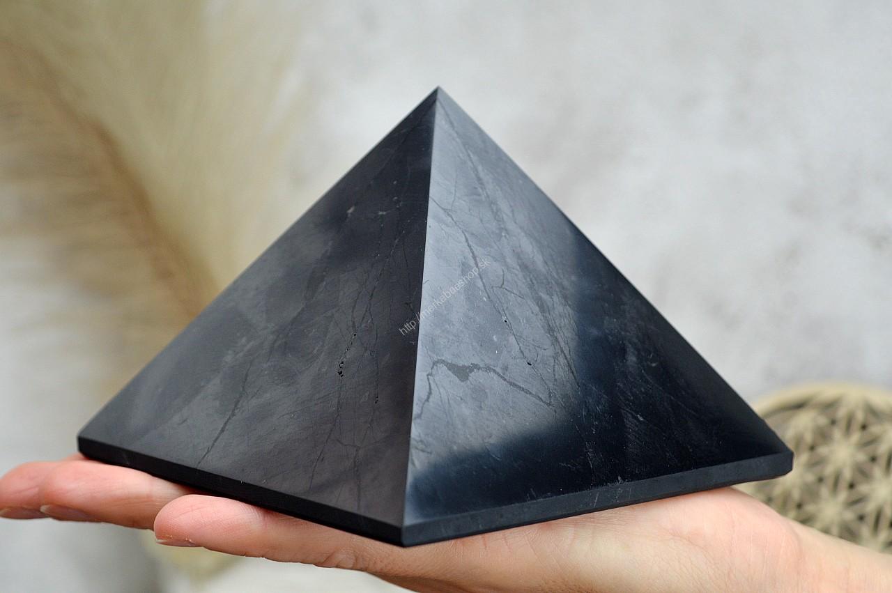 ŠUNGITOVÁ Pyramída 12x12cm 1,1kg - Harmonizácia Geopatogénnych zón a Elektrosmogu, Ochrana, Energia
