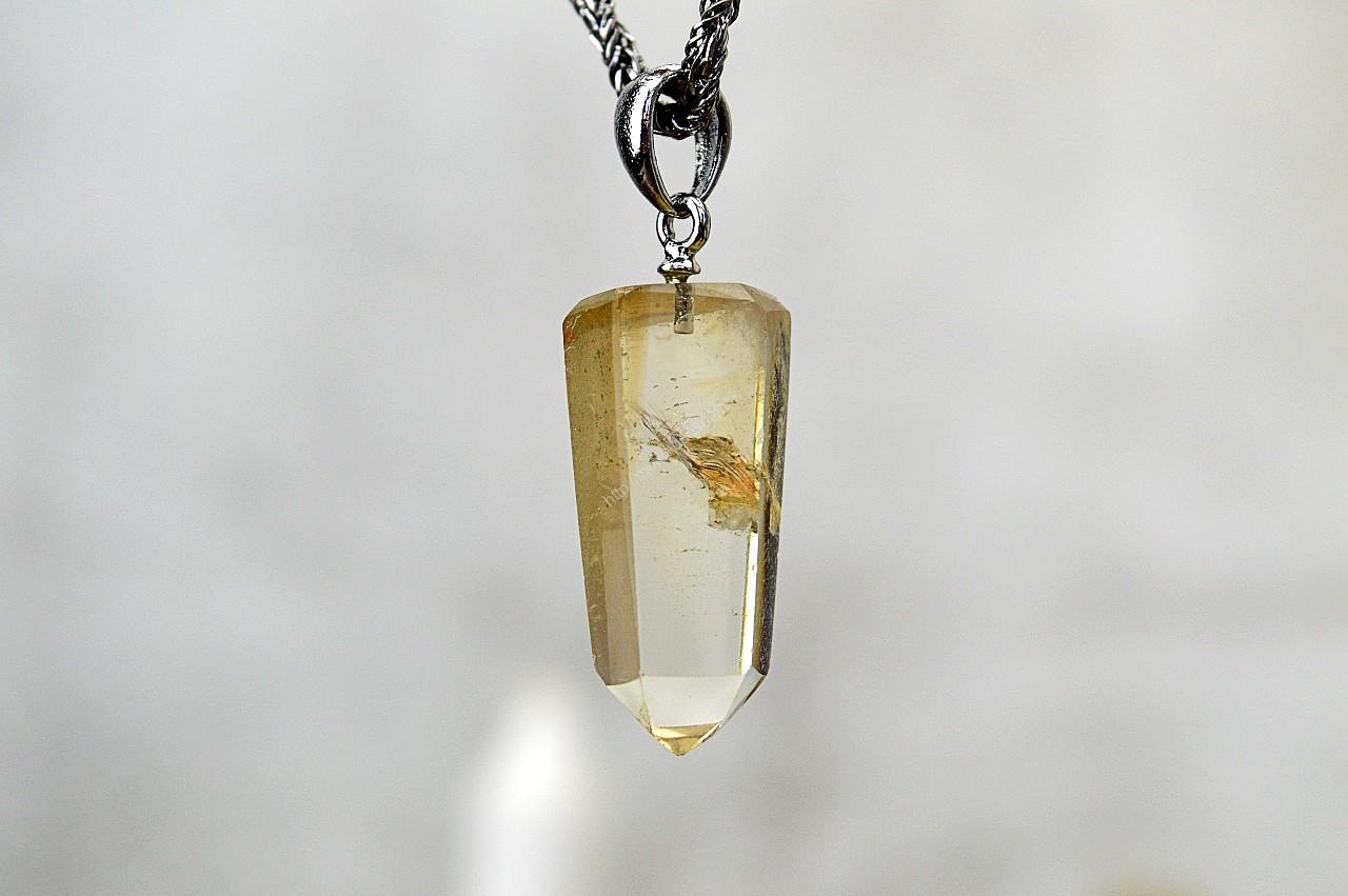 prívesok Prírodný CITRÍN TRANSMITER Obelisk #4 – Hojnosť, Radosť, Šťastie, Zdravé trávenie, Znižuje Strach a Obavy