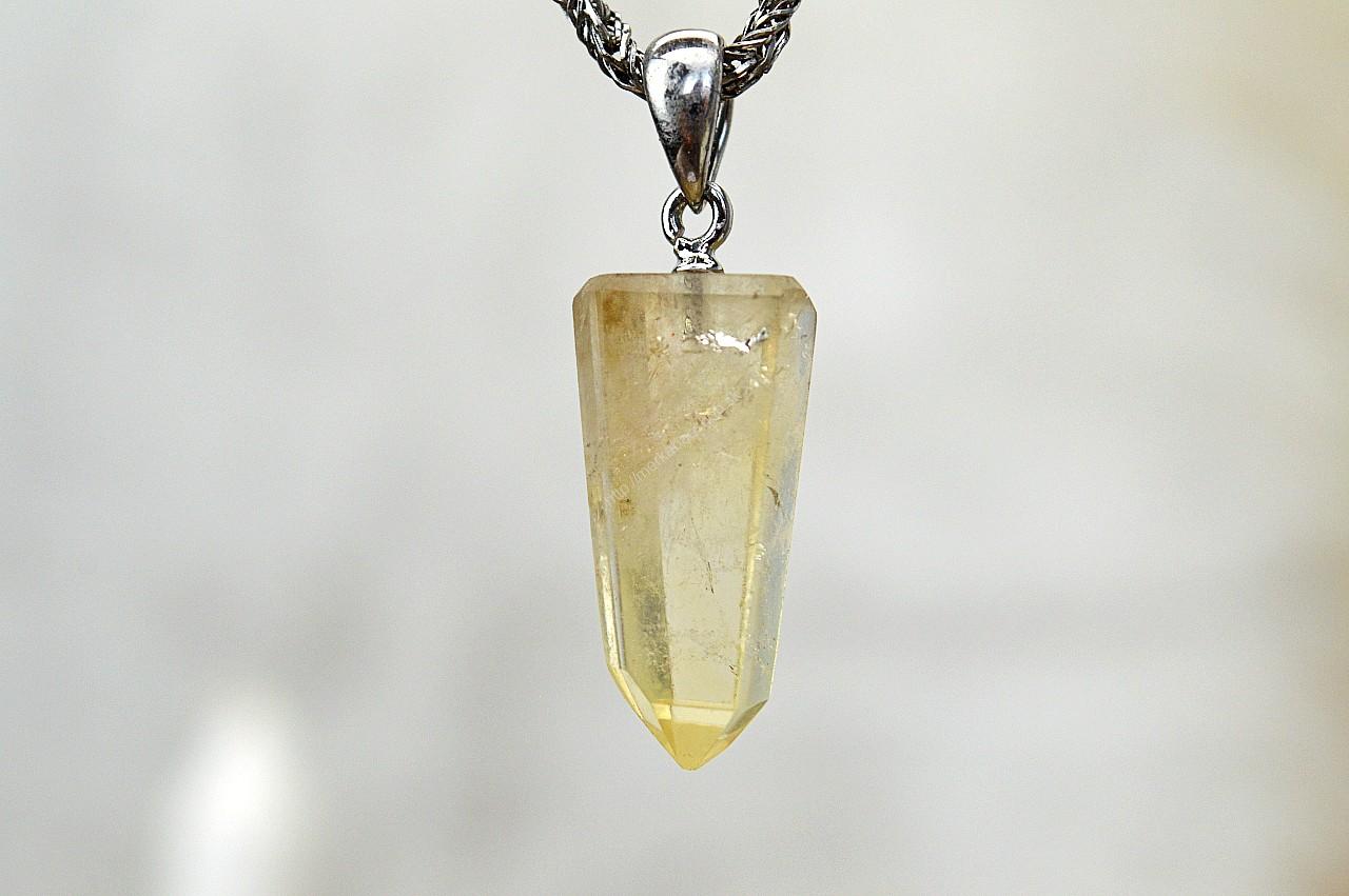 prívesok Prírodný CITRÍN Obelisk #1 – Hojnosť, Radosť, Šťastie, Zdravé trávenie, Znižuje Strach a Obavy