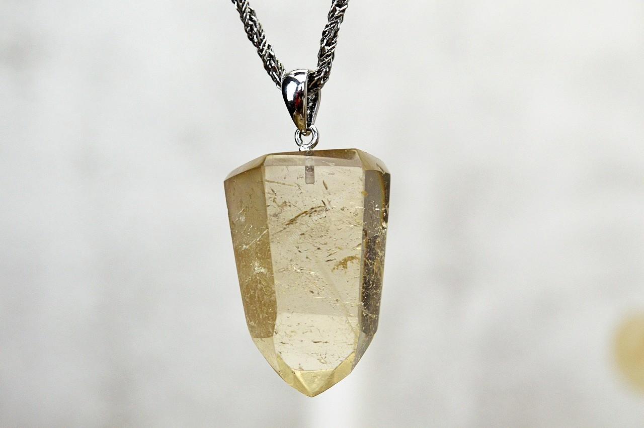 prívesok Prírodný CITRÍN DOW Obelisk Kristovho Vedomia #5 – Hojnosť, Radosť, Šťastie, Zdravé trávenie, Znižuje Strach a Obavy