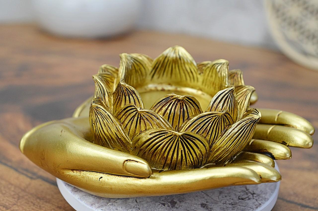 Zlatý svietnik RUKY a LOTOS - symbol Svetla, Pokoja a Duchovného Prebudenia