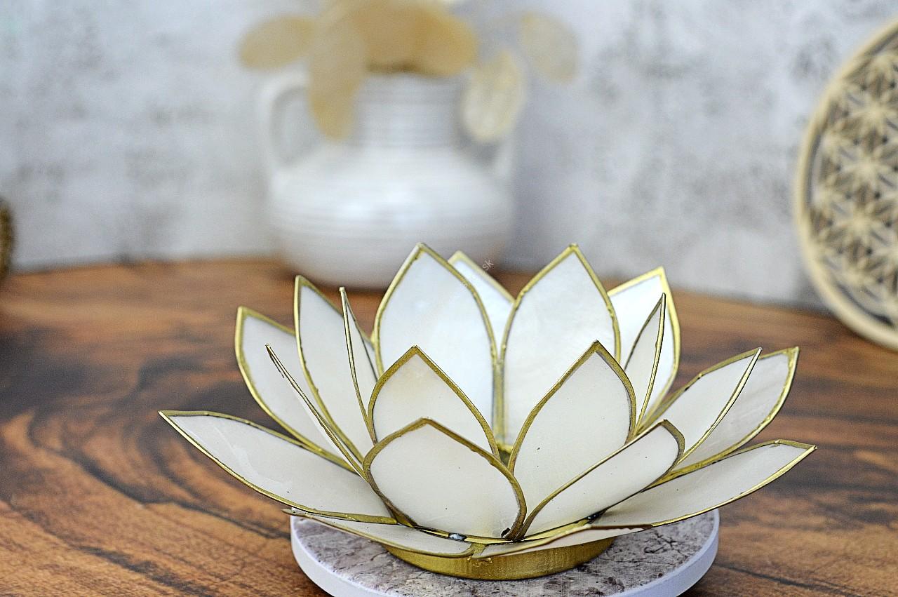 LOTOSOVÝ SVIETNIK Z MUŠLÍ CAPIZ- Symbol Svetla, Čistoty a Pokoja