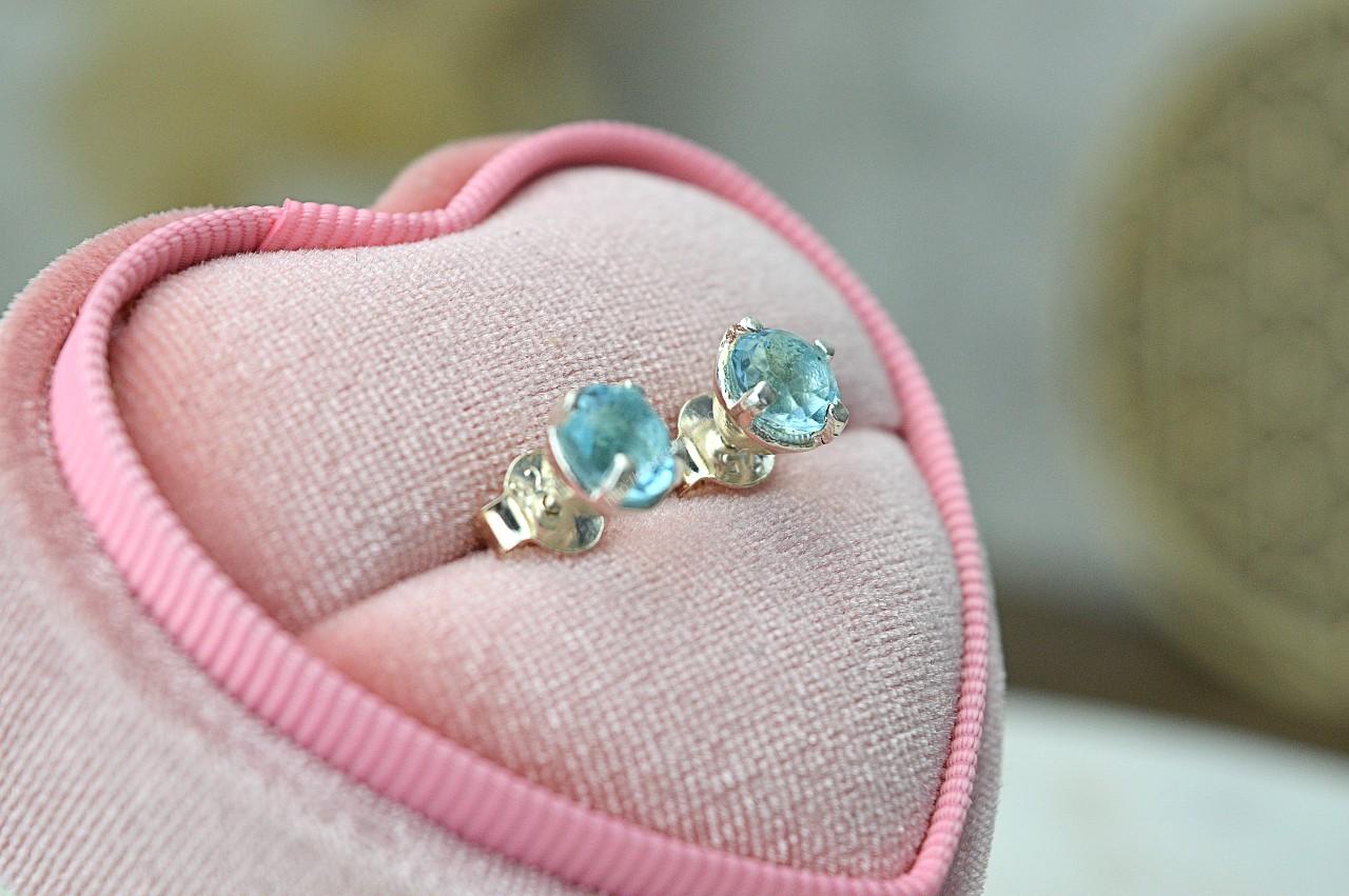 Strieborné napichovacie náušnice AKVAMARÍN briliant- Energetický štít Aury, Upokojenie, Komunikácia, Uvoľnenie starých vzorcov