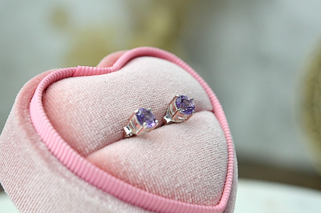 Strieborné napichovacie náušnice AMETYST Briliant - Božskosť, Intuícia, Rovnováha, pokojný Spánok – Obrázok 3