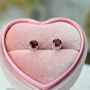 Strieborné napichovacie náušnice GRANÁT Briliant – Životná Sila, Láska, Úľava od Depresií, Energetický Štít