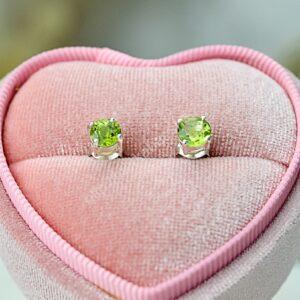 Strieborné napichovacie náušnice OLIVÍN/PERIDOT Briliant – Láska, Prosperita, Zdravie, Radosť, Otvorenie Srdca