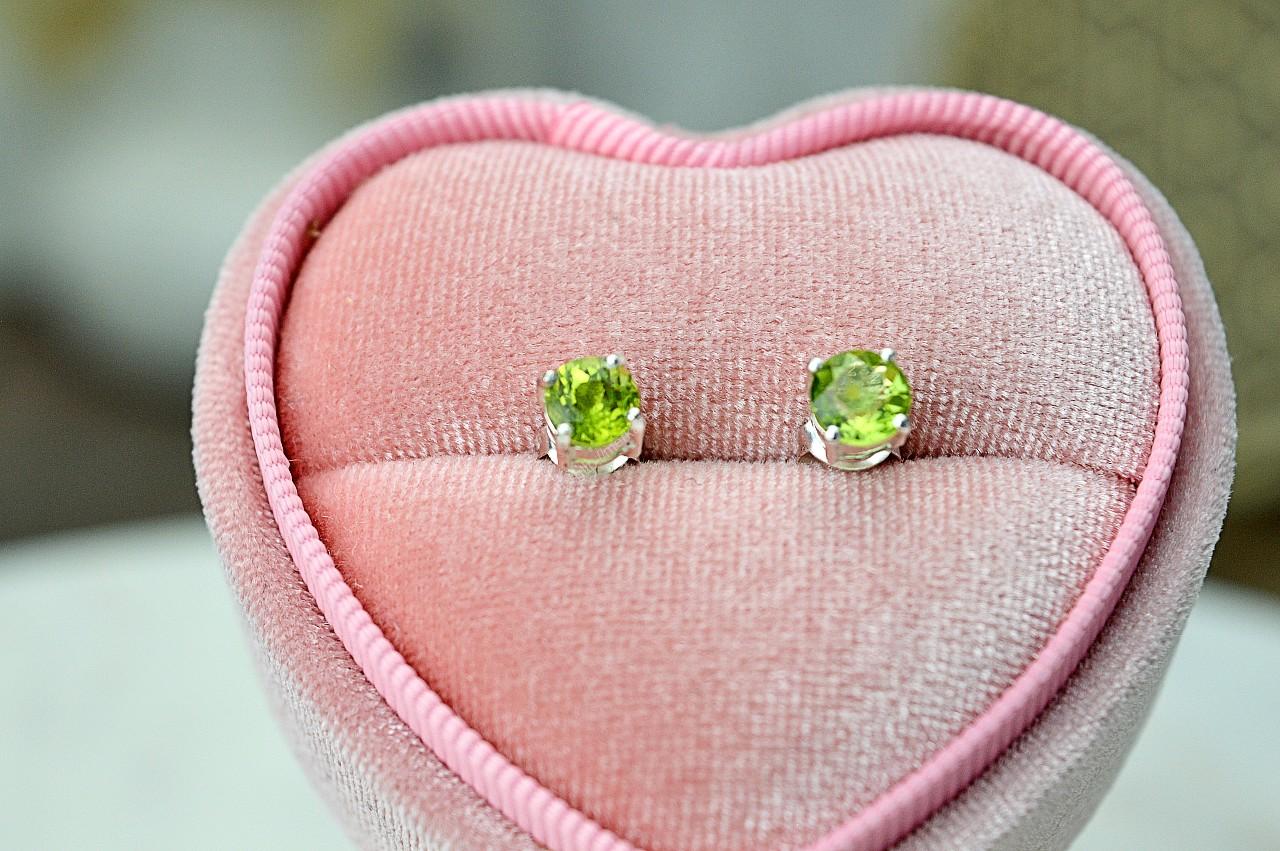 Strieborné napichovacie náušnice OLIVÍN/PERIDOT Briliant – Láska, Prosperita, Zdravie, Radosť, Otvorenie Srdca – Obrázok 4