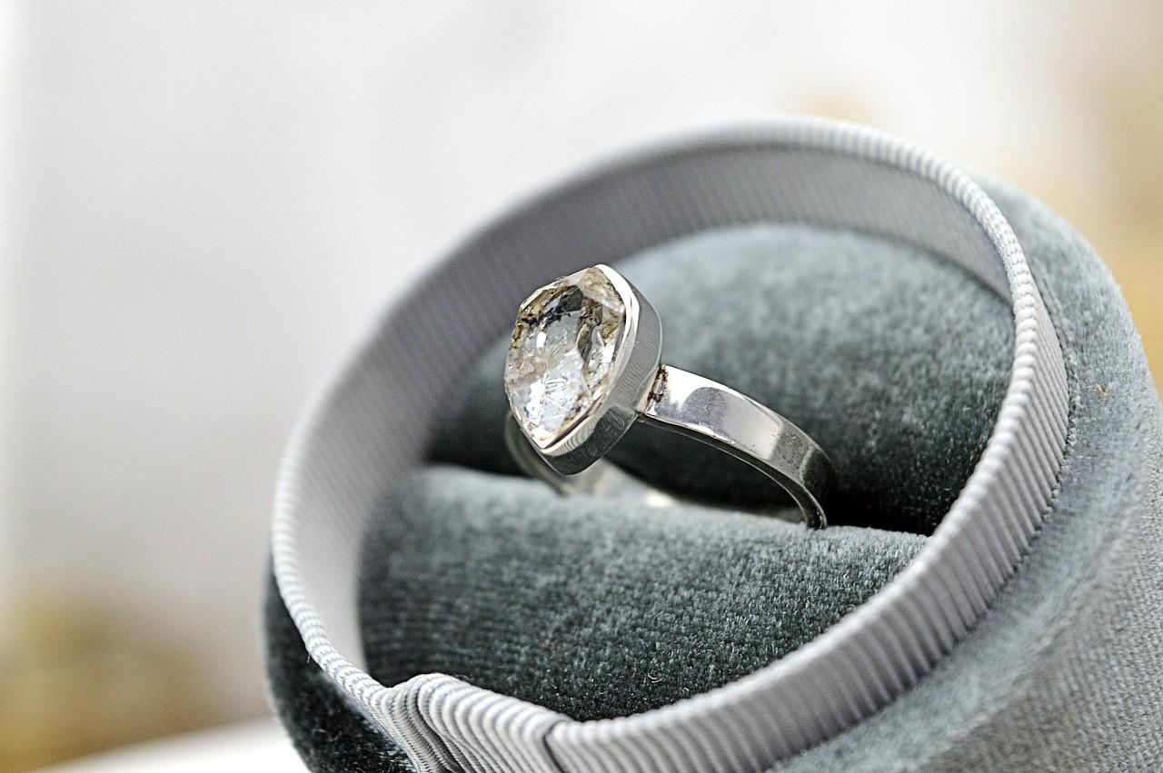 Strieborný prsteň obojstranný obelisk HERMIKER DIAMANT #1 - Vysoko vibračný, Ochrana, Jasná myseľ, Zosilňovač energie