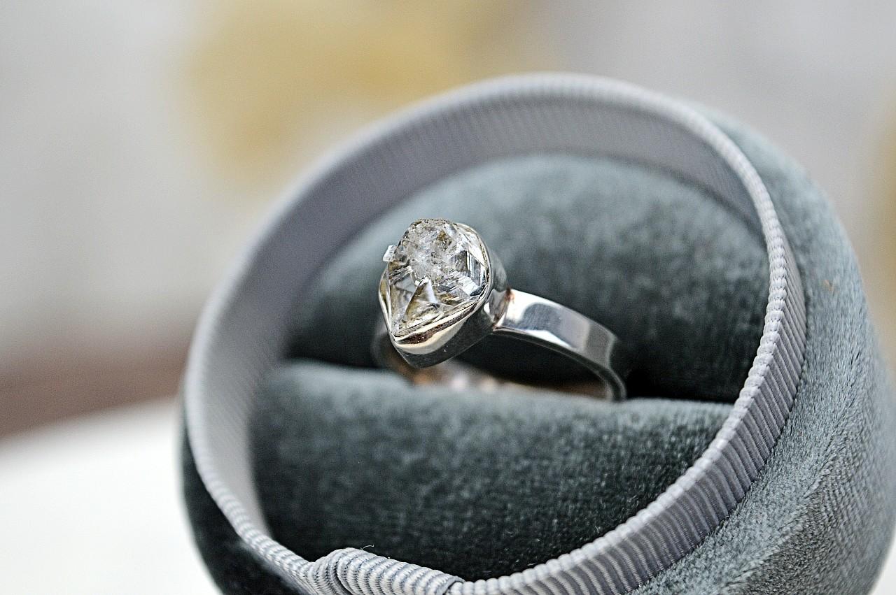 Strieborný prsteň HERMIKER DIAMANT #3 - Vysoko vibračný, Ochrana, Jasná myseľ, Zosilňovač energie