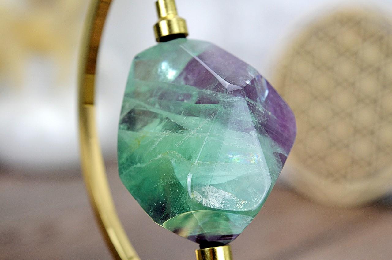 Diamant z FLUORITU DÚHOVÉHO #2 - Sústredenie, Pamäť, Intuícia, Ochrana, Božskosť, Dosiahnutie cieľov Extra Kvalita