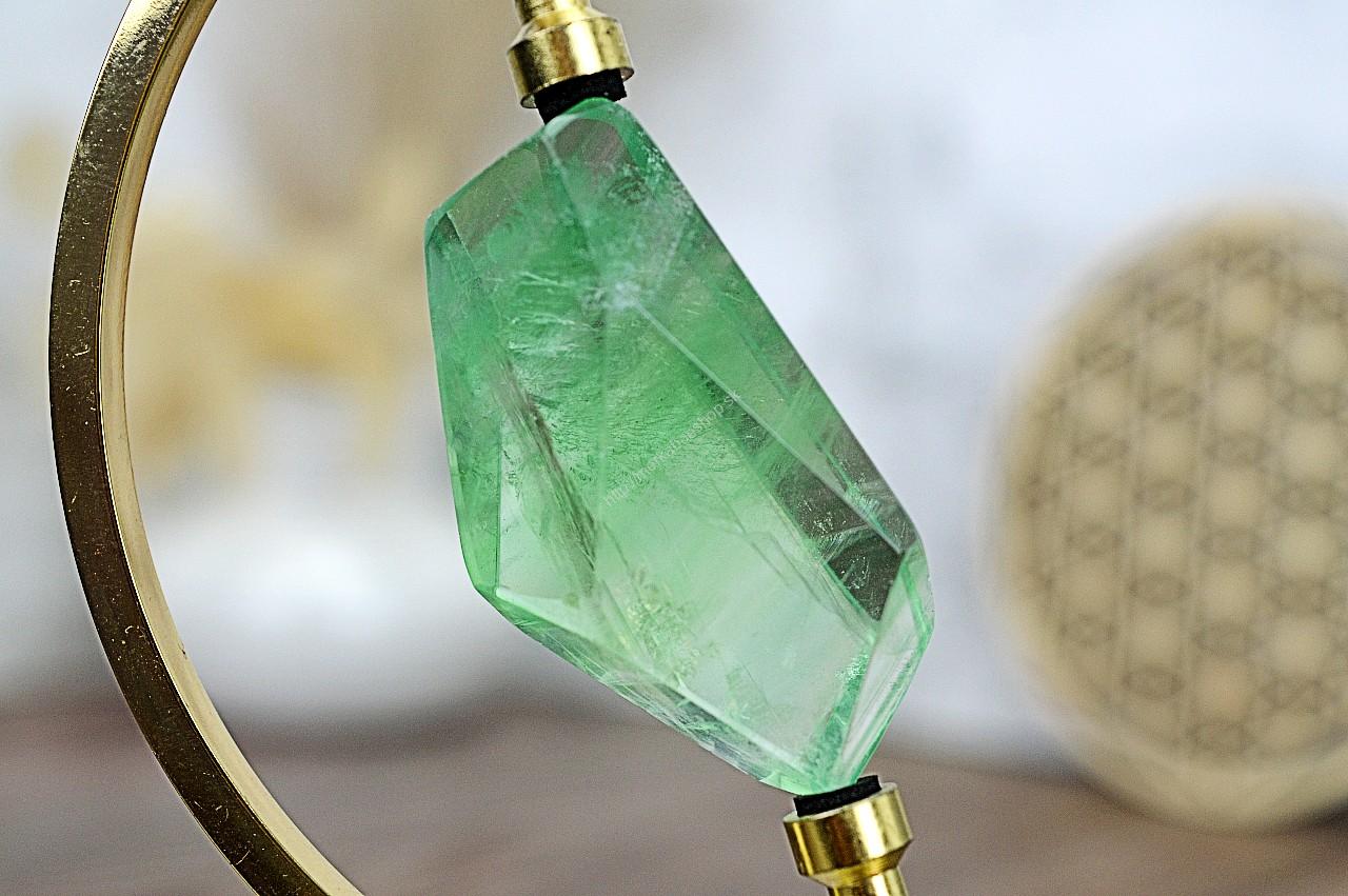 Diamant z FLUORITU DÚHOVÉHO #6 - Sústredenie, Pamäť, Intuícia, Ochrana, Božskosť, Dosiahnutie cieľov Extra Kvalita