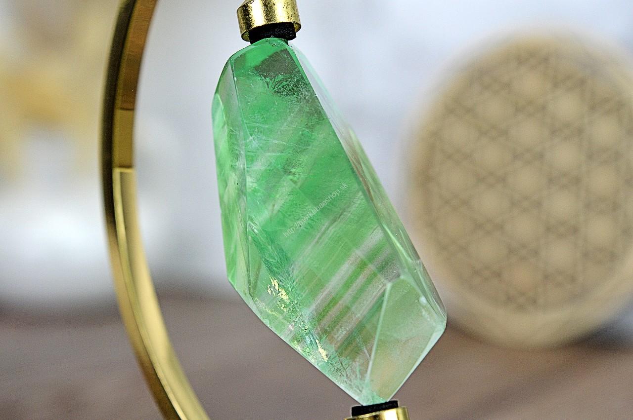 Diamant z FLUORITU DÚHOVÉHO #6 - Sústredenie, Pamäť, Intuícia, Ochrana, Božskosť, Dosiahnutie cieľov Extra Kvalita