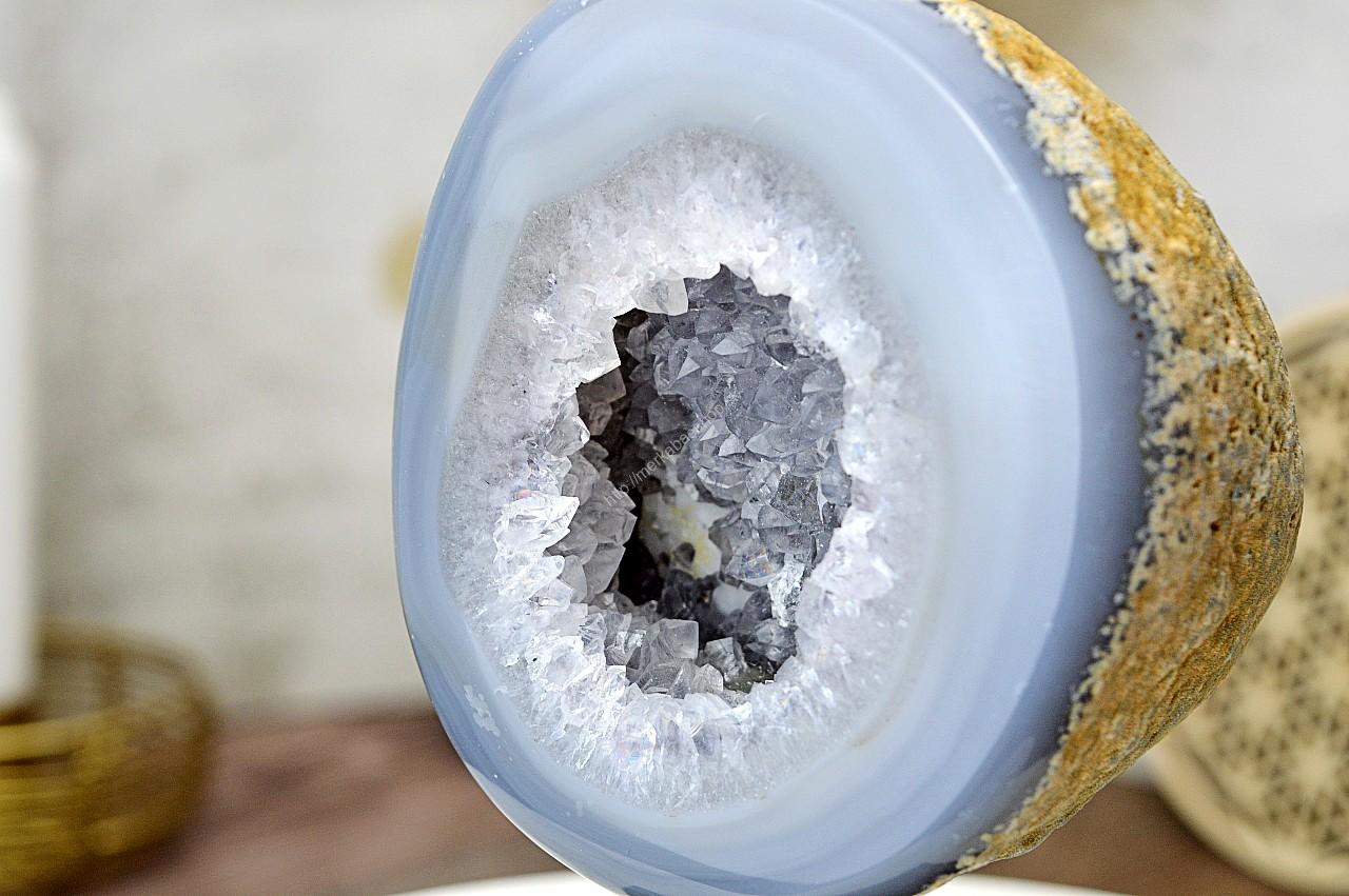 ACHATOVÁ Geóda na stojane #3 -1kg-Duchovný rast, Emocionálna úľava, Odvaha, Harmónia – Obrázok 3