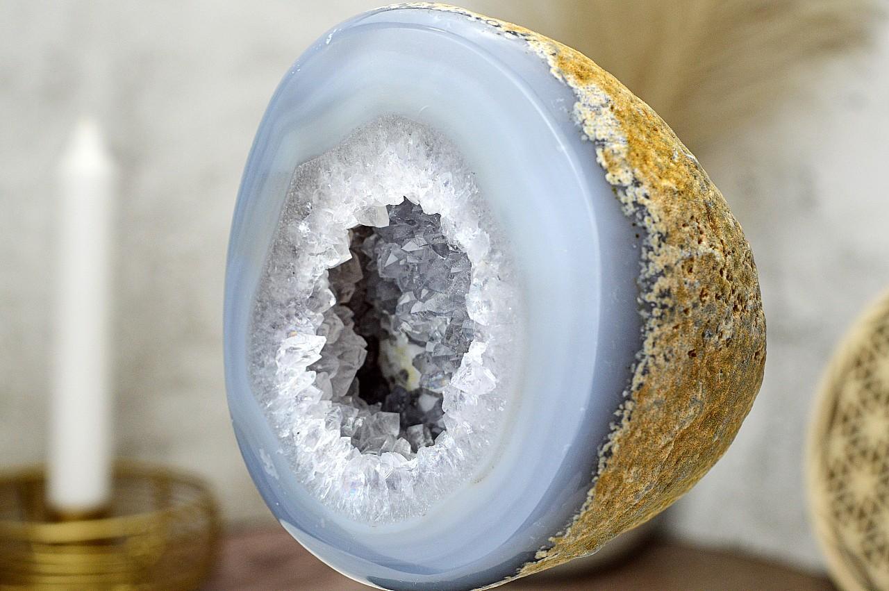 ACHATOVÁ Geóda na stojane #3 -1kg-Duchovný rast, Emocionálna úľava, Odvaha, Harmónia – Obrázok 4