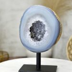 ACHATOVÁ Geóda na stojane #3 -1kg-Duchovný rast, Emocionálna úľava, Odvaha, Harmónia