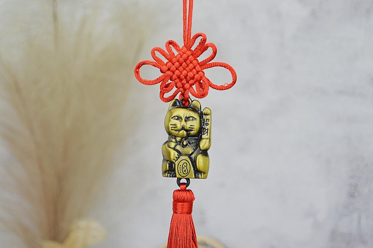 FENG SHUI Ochranný Talizman Finančného Úspechu s mačkou Maneki-neko a nekonečným uzlom