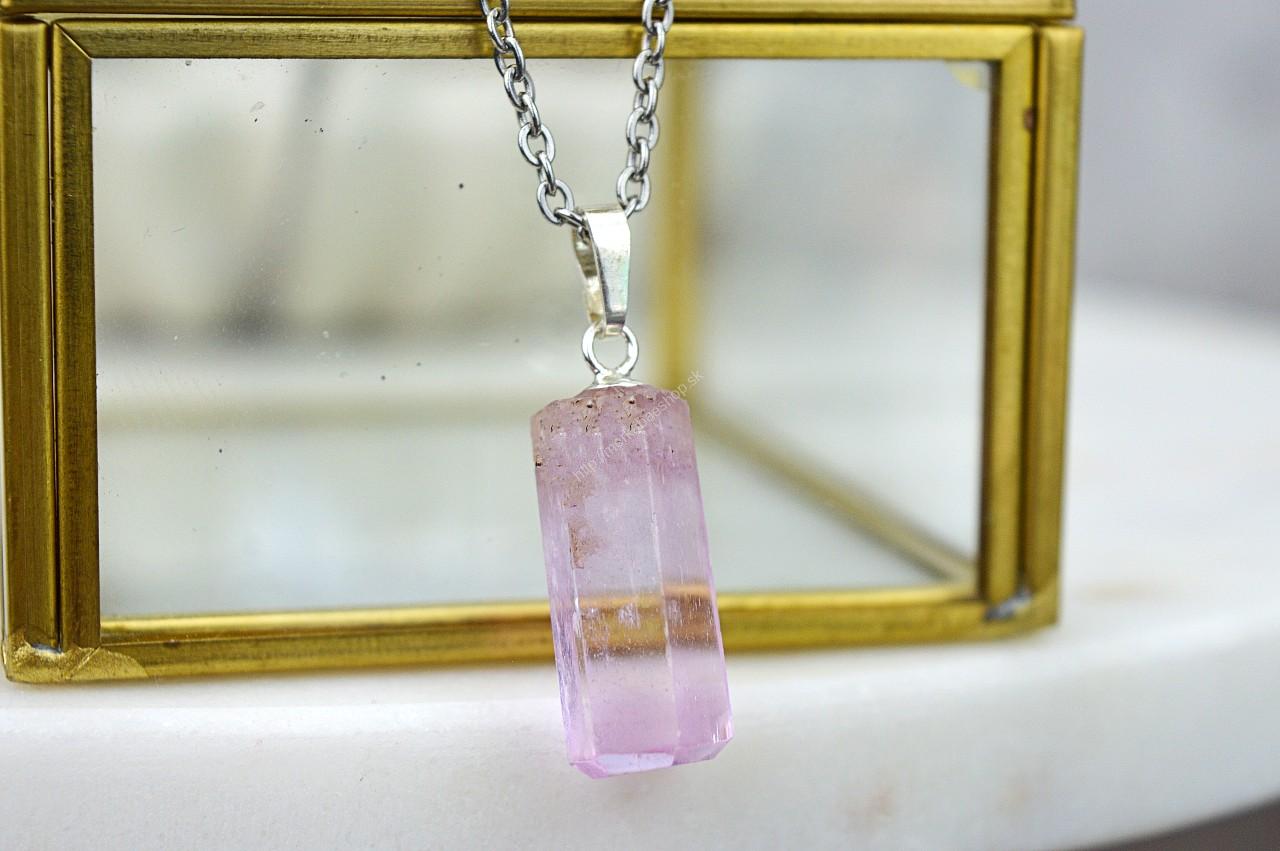 Prívesok Kryštál KUNZIT #6 – Bezpodmienečná Láska, Otvorenie srdca, Vysoké vibrácie, Emocionálne Liečenie, Sexualita