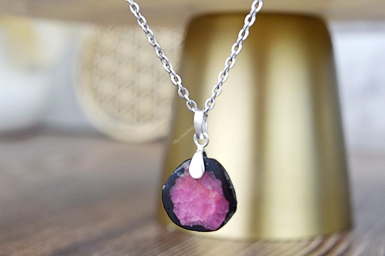 Strieborný prívesok RUBÍN Ag925/1000 #3 - Aktivátor Koreňovej čakry, magnet na Hojnosť a Ochranca životnej Energie