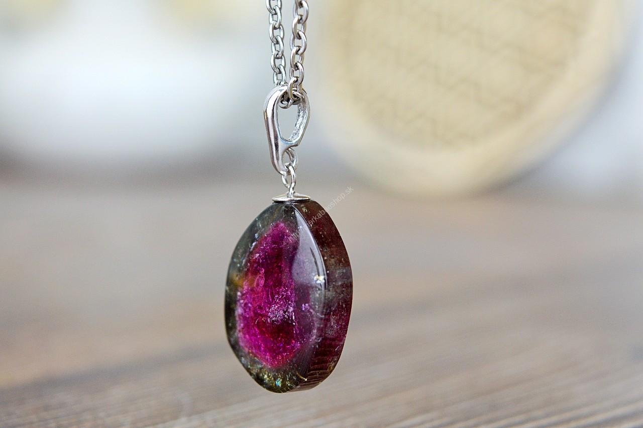 Strieborný Prívesok MELÓNOVÝ TURMALÍN #1 – Vnútorná rovnováha, Liečenie srdca, Radosť, Ochrana aury