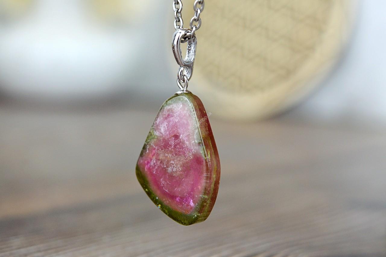 Strieborný Prívesok MELÓNOVÝ TURMALÍN #2 – Vnútorná rovnováha, Liečenie srdca, Radosť, Ochrana aury