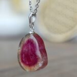 Strieborný Prívesok MELÓNOVÝ TURMALÍN #4 – Vnútorná rovnováha, Liečenie srdca, Radosť, Ochrana aury