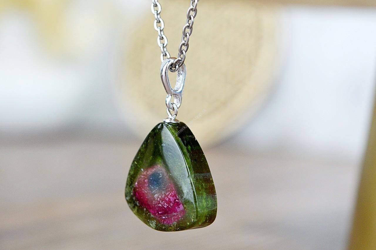 Strieborný Prívesok MELÓNOVÝ TURMALÍN #5 – Vnútorná rovnováha, Liečenie srdca, Radosť, Ochrana aury