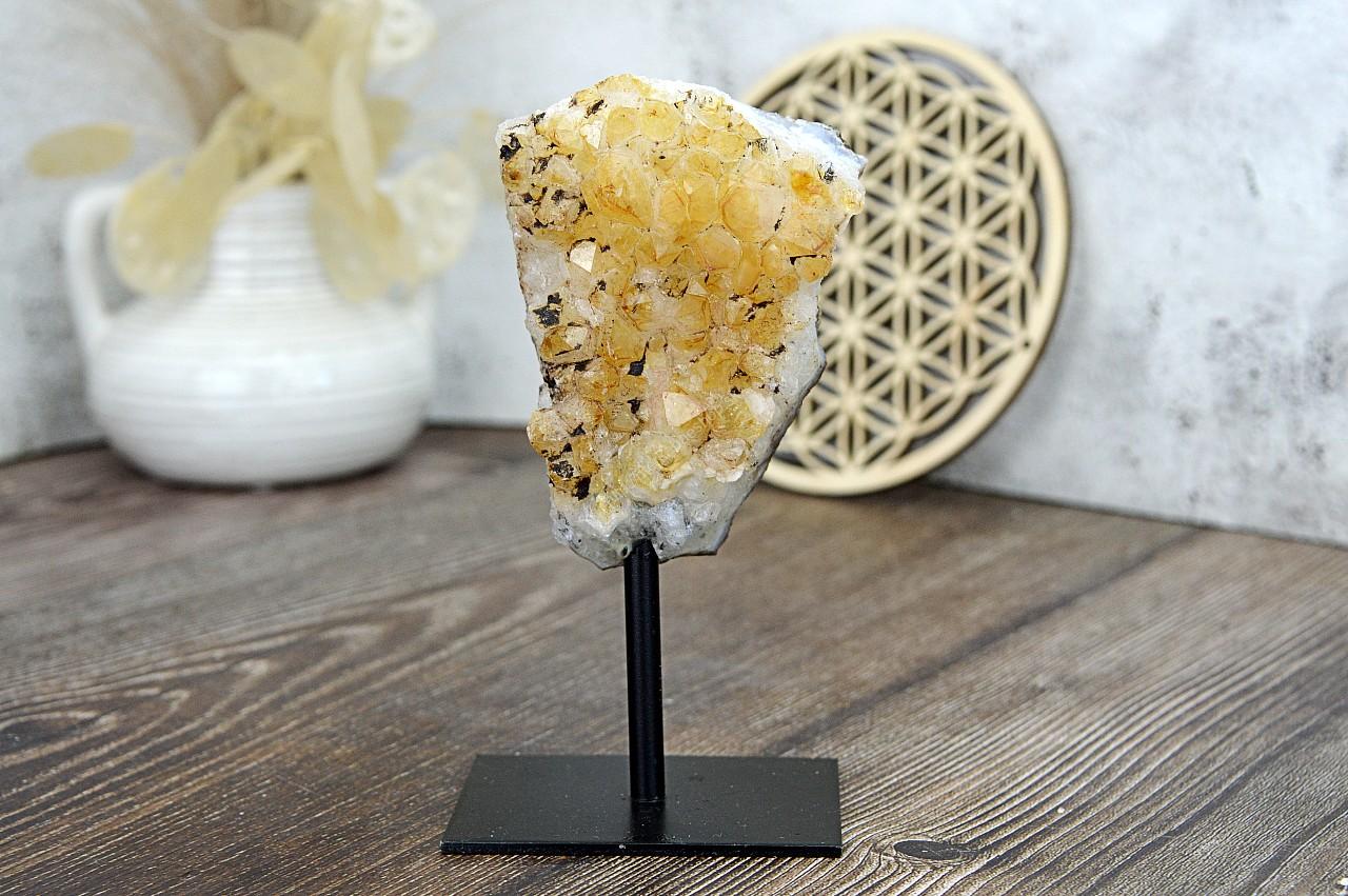 CITRÍN drúza na stojane #1- Hojnosť, Radosť, Šťastie, Zdravé trávenie, Znižuje Strach a Obavy – Obrázok 3