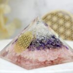 Orgonitová pyramída/ žiarič HARMÓNIA a LÁSKA - AMETYST - RUŽENÍN - KRIŠTÁĽ