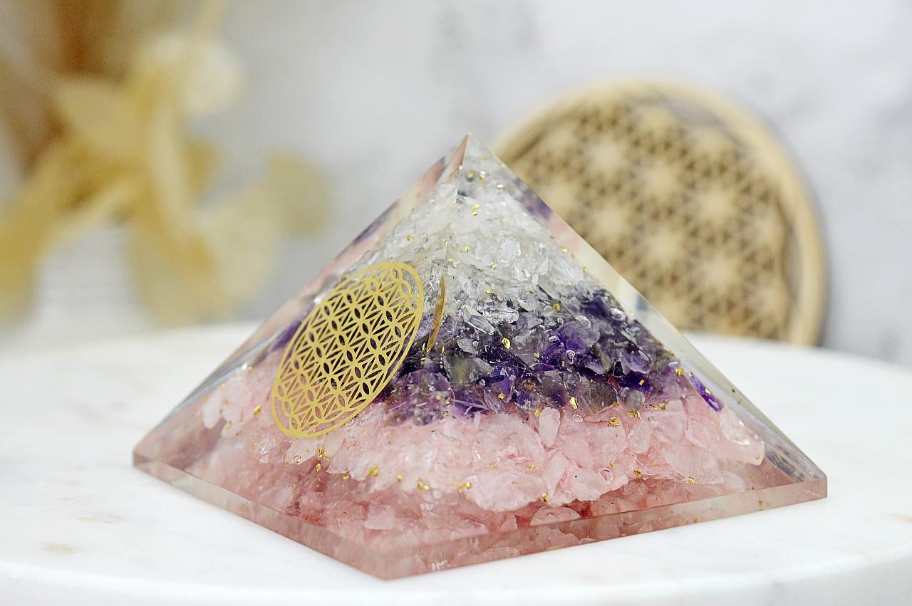 Orgonitová pyramída/ žiarič HARMÓNIA a LÁSKA - AMETYST - RUŽENÍN - KRIŠTÁĽ