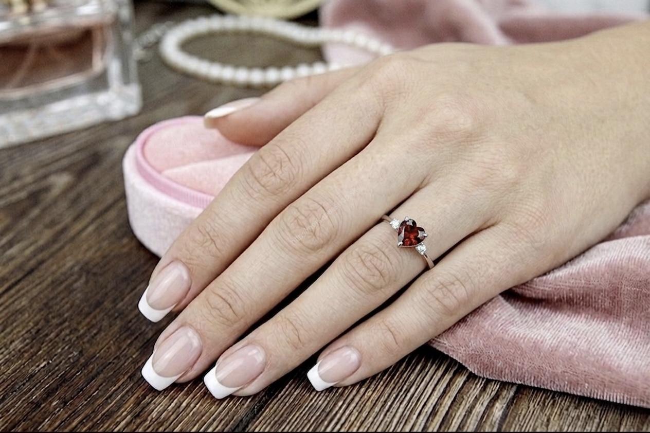 Strieborný prsteň GRANÁT briliant srdiečko #1 - Životná Sila, Láska, Úľava od Depresií, Energetický Štít